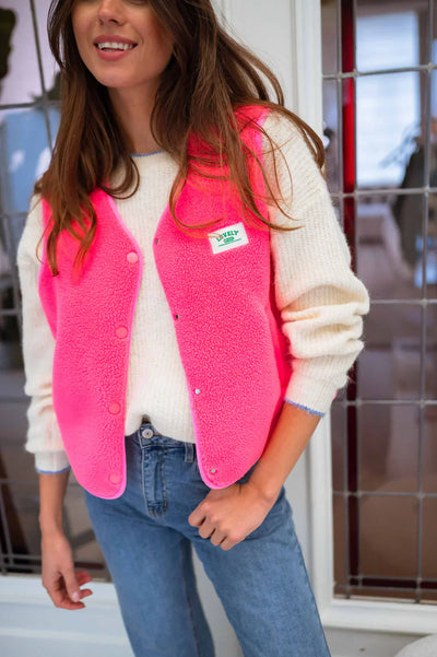 https://cdn.shopify.com/s/files/1/0951/5568/3666/files/Gilet-Lovely-rose-16.webp?v=1742099048
