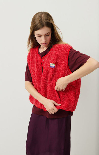 https://cdn.shopify.com/s/files/1/0951/5568/3666/files/gilet.jpg?v=1742099047